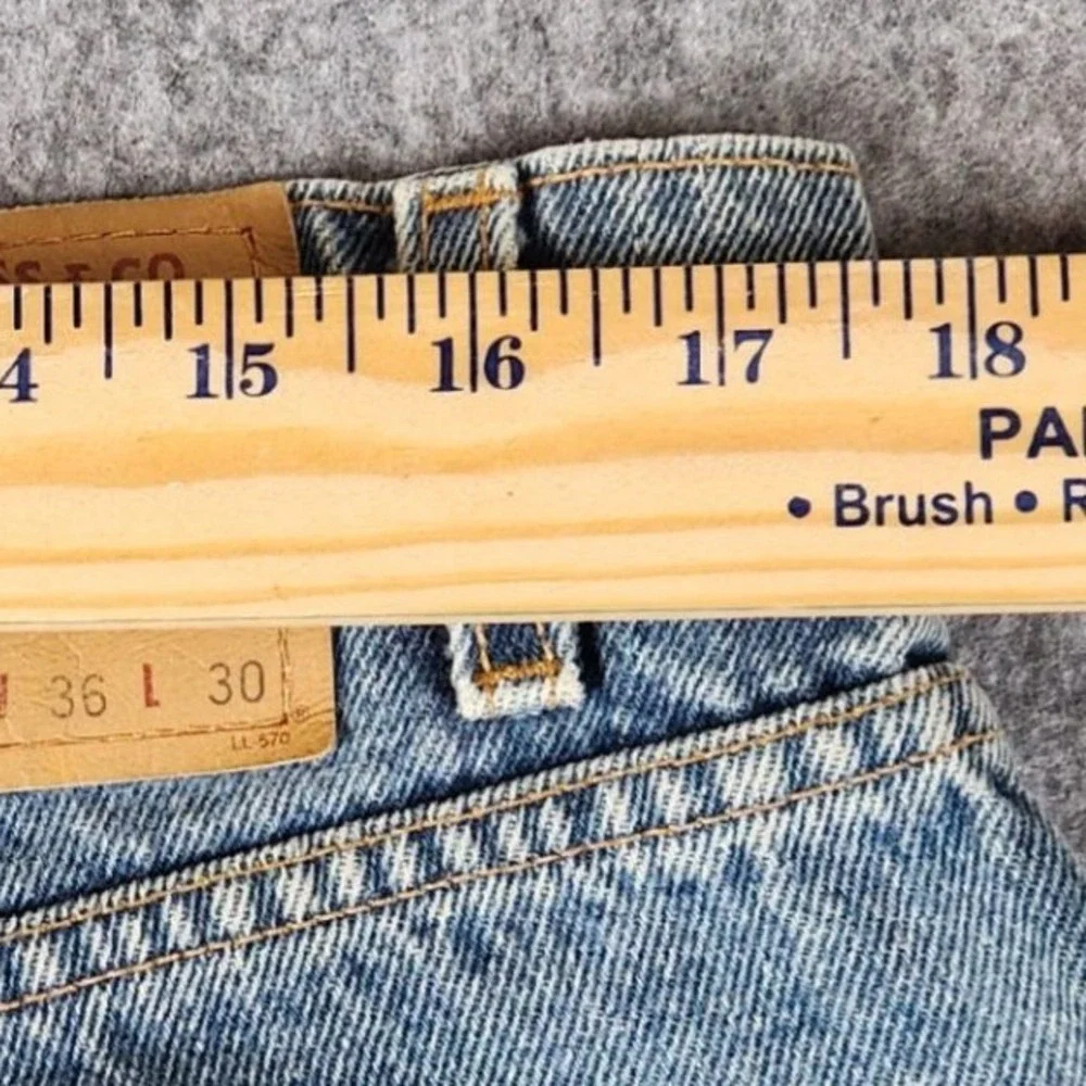 VTG 90s Levis 550 Relaxed Fit Jeans Men 36x30 Blue Denim Tapered Leg Y2K Classic